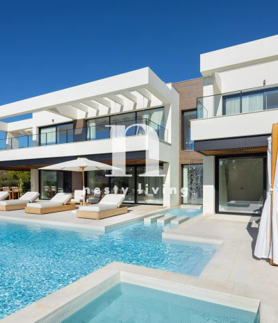 EXTRAORDINARY VILLA WITH BESPOKE AMENITIES IN NUEVA ANDALUCIA
