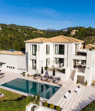 INCREDIBLE CONTEMPORARY VILLA WITH PANORAMIC VIEWS IN EL MADROÑAL
