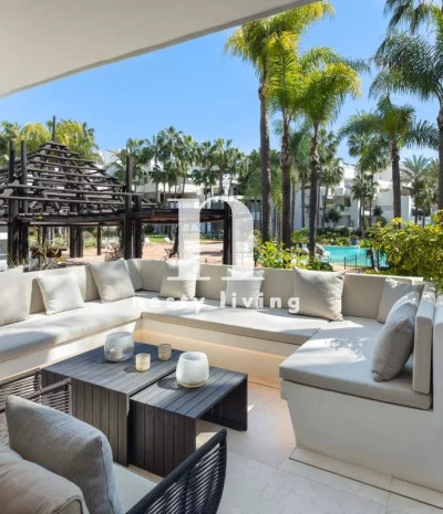 EXQUISITE LUXURY APARTMENT IN PUENTE ROMANO