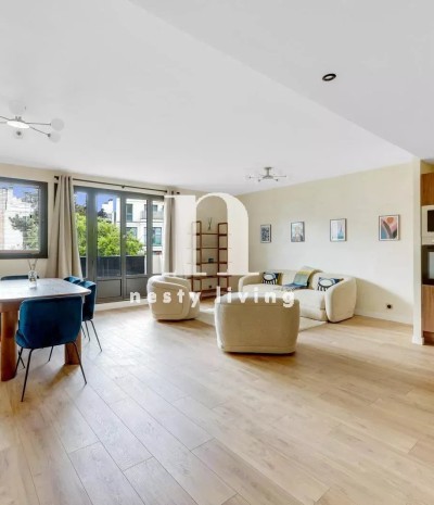 NEUILLY-SUR-SEINE – APPARTEMENT D'EXCEPTION ENTIÈREMENT RÉNOVÉ – BALCON SUR JARDINS – PARKING